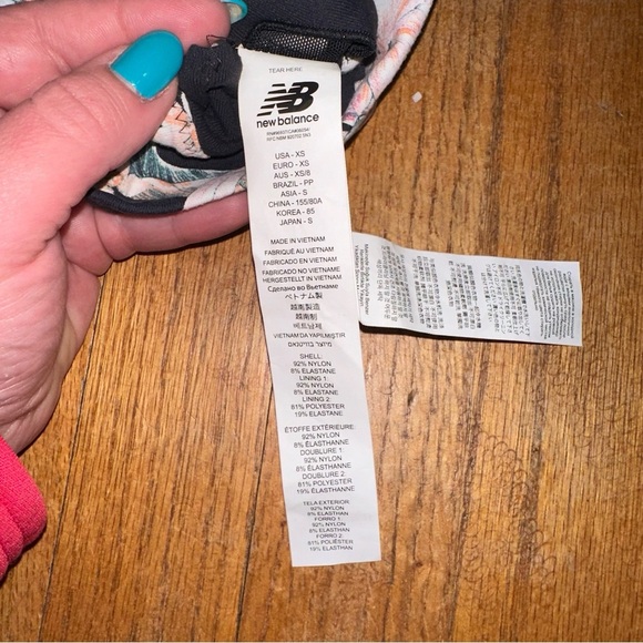 NWT XS (8) New Balance Evolve Sports Bra Strappy Plunge WB91474 Non Wired Padded - Picture 6 of 6